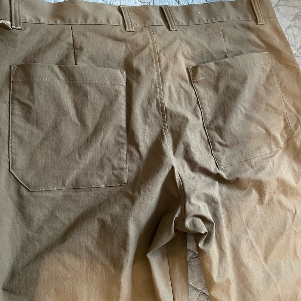 lululemon athletica Men's Khaki Chinos - Picture 8 of 11